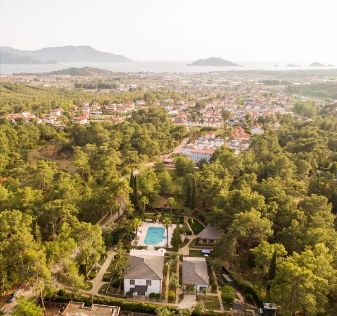 Fethiye Çiftlik'te Deniz Manzaralı, Geniş Aileler İçin, Özel ve Ortak Havuzlu, Kiralık Modern Villa