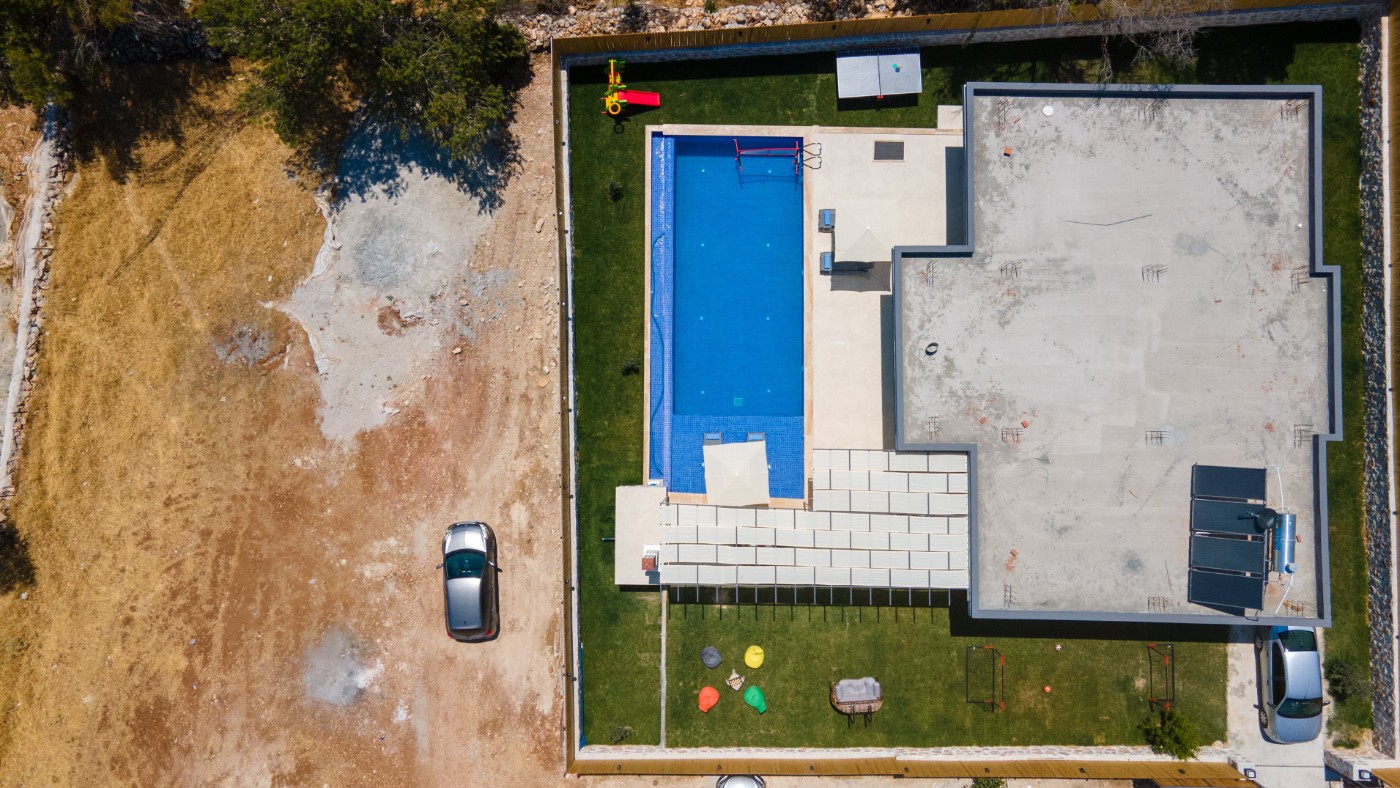 Kaş Sarıbelen'de Muhteşem Doğada, Özel Havuzlu, Oyun Alanlı, Jakuzili Kiralık Villa