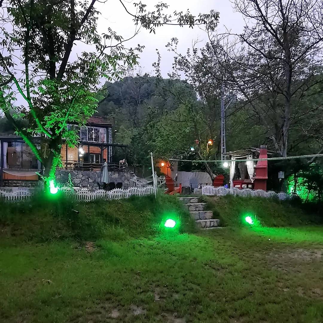 Sakarya Sapanca'da Geniş Bahçeli, Özel Havuzlu, Jakuzili, 5+1, Kiralık Villa
