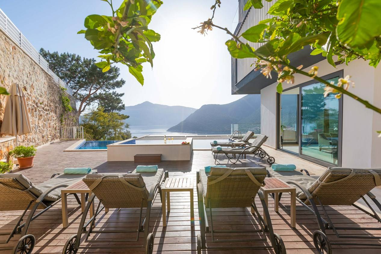 Kalkan Kalamar'da Tasarımıyla Dikkat Çeken, Deniz Manzaralı, Özel Havuzlu Lüks Kiralık Villa