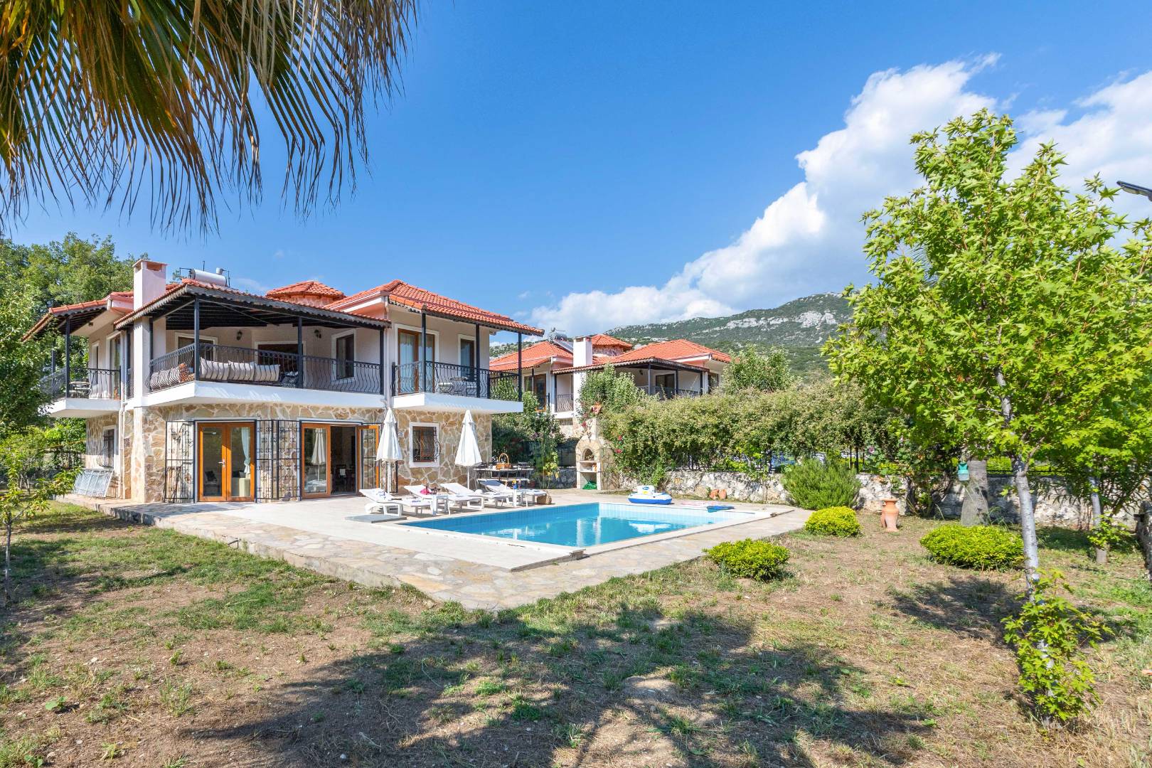 Kaş Bezirgan'da Geniş Ailelere Uygun, Özel Havuzlu, Modern Villa