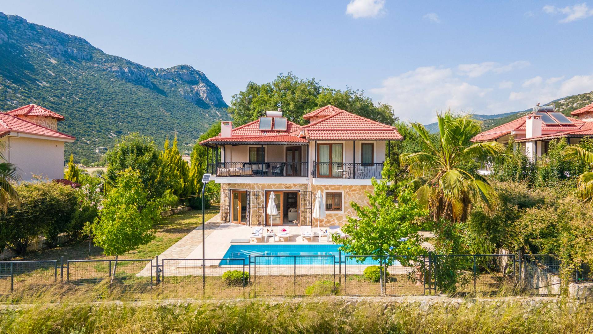 Kaş Bezirgan'da Geniş Ailelere Uygun, Özel Havuzlu, Modern Villa