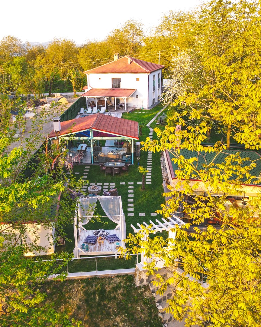 Sakarya Sapanca'da Kış Bahçeli, Isıtmalı Havuzlu, Jakuzili, Korunaklı, Kiralık Villa