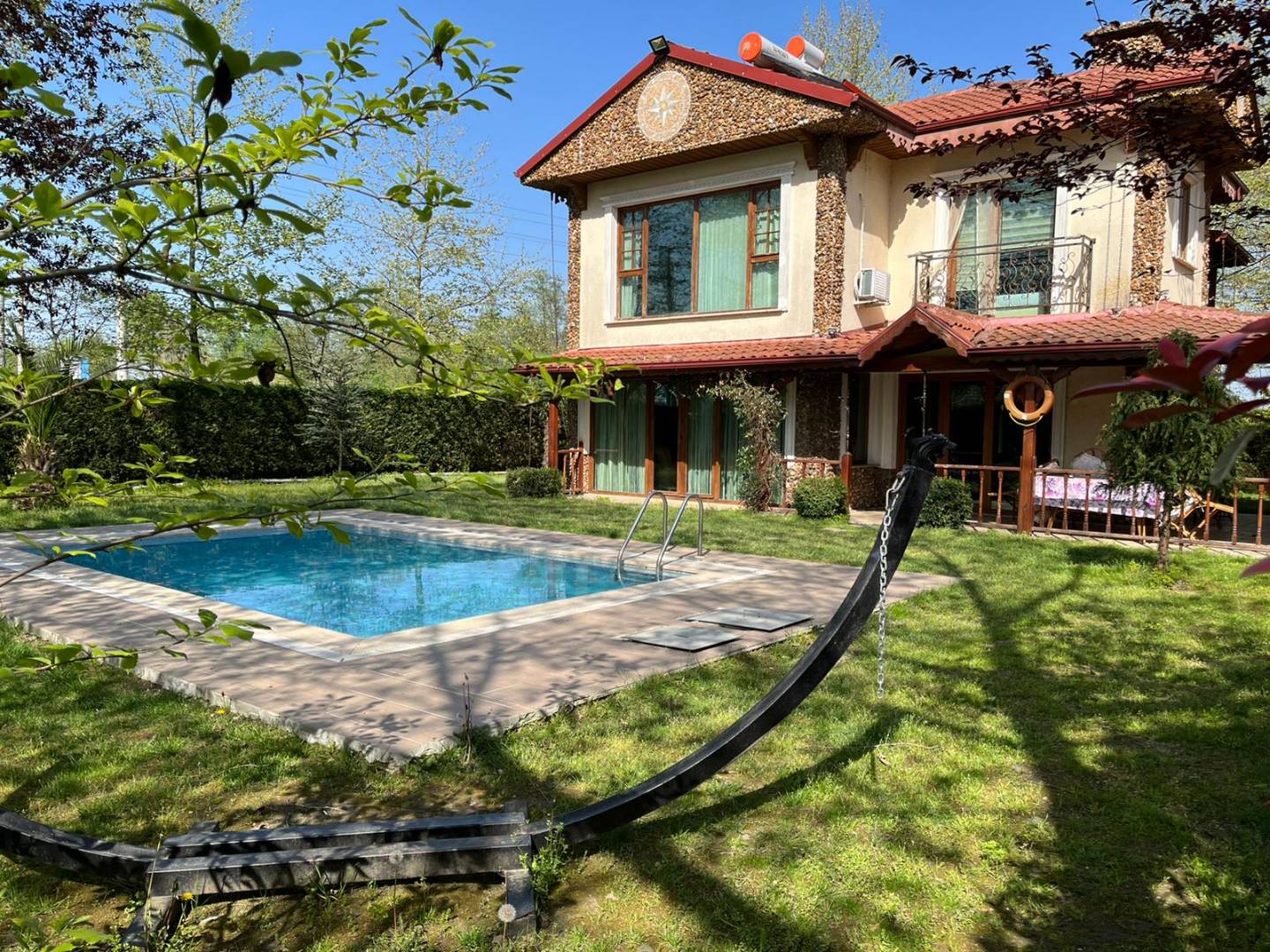 Sapanca'da Geniş Bahçeye Sahip, Özel Havuzlu, Kiralık Villa