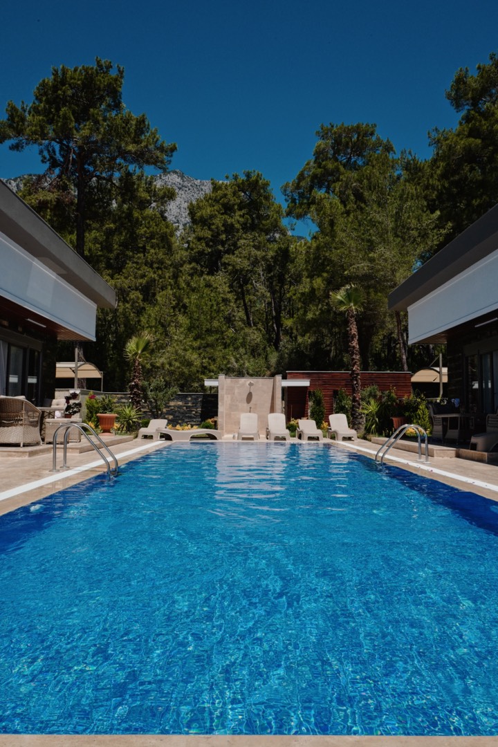 Antalya Kemer'de Ortak Havuzlu, 7 Kişilik, Kiralık Villa