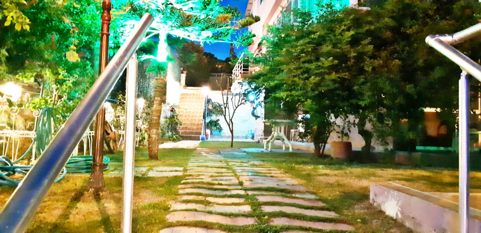 İzmir Çeşme'de Denize Yürüme Mesafesinde, Merkezi Konumda, 5 Kişilik, Özel Bahçeli Daire