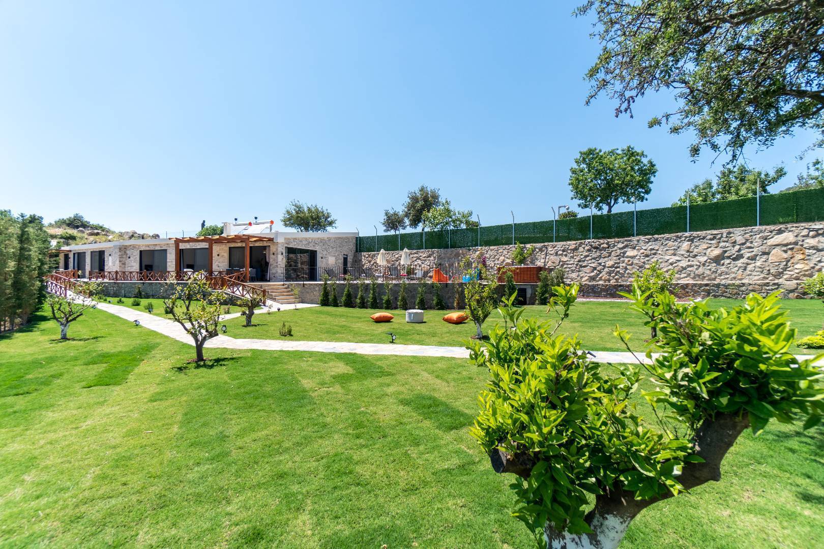 Bodrum Dağbelen'de Geniş Bahçeli, Özel Havuzlu ve Jakuzili, Kiralık Villa