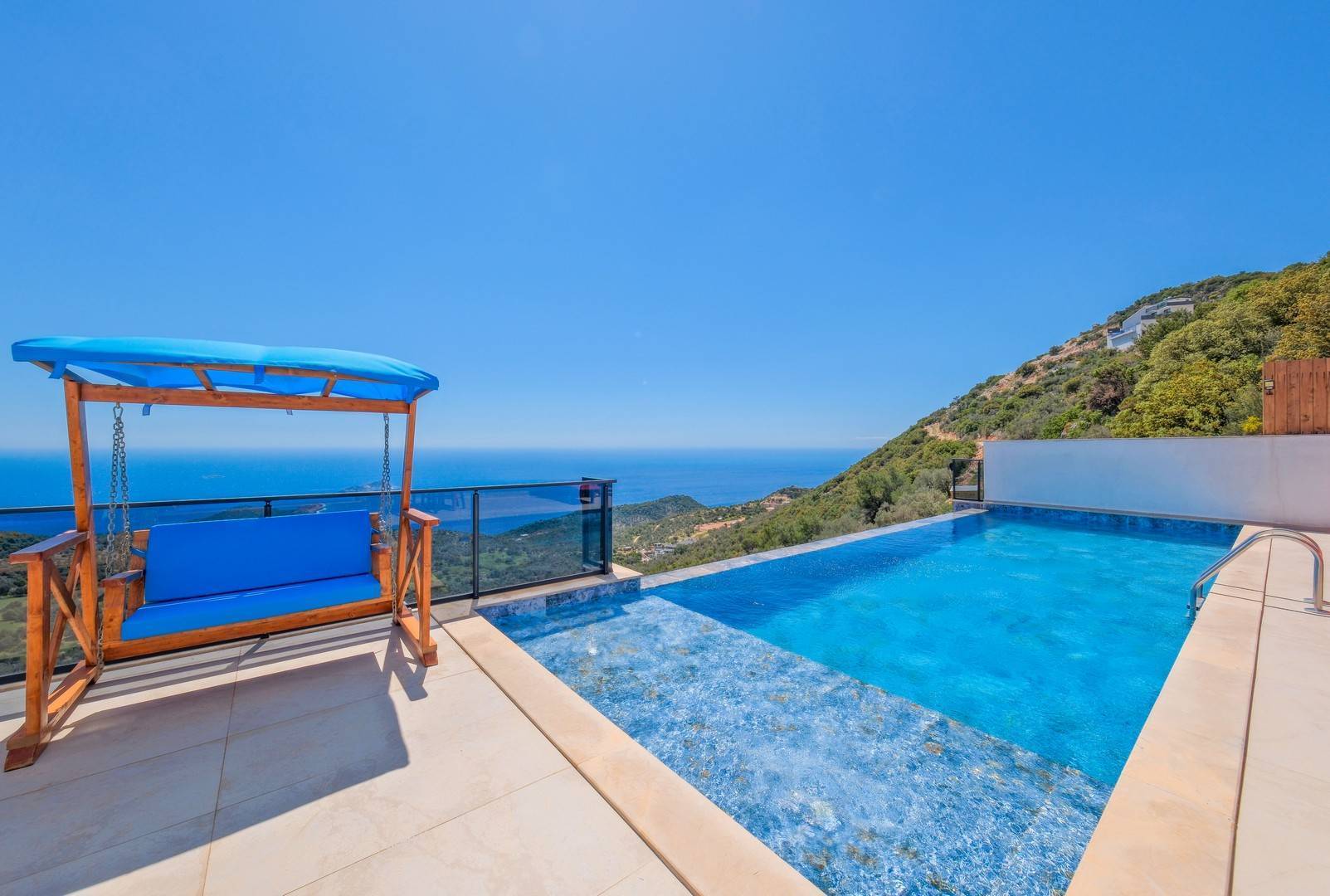 Kalkan'da Mükemmel Deniz Manzaralı, Sonsuzluk Havuzlu, Kiralık Şık Villa