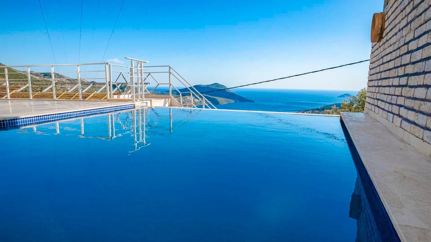 Kalkan'da Deniz Manzaralı, Sonsuzluk Havuzlu, Jakuzili Kiralık Villa