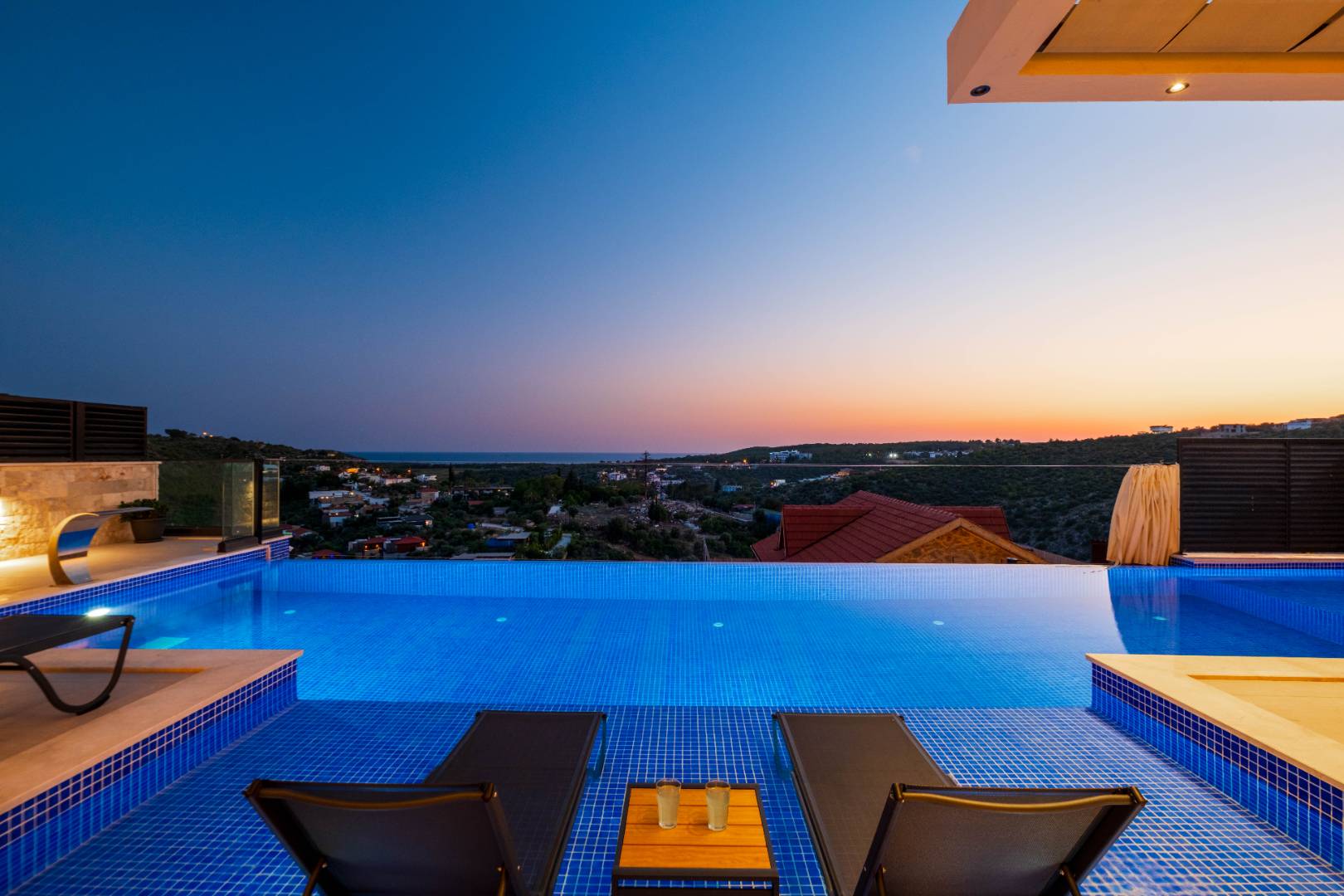 Kaş Patara'da Dağ Manzaralı, Özel Havuzlu, 7 Kişi Kapasiteli, Lüks Villa 