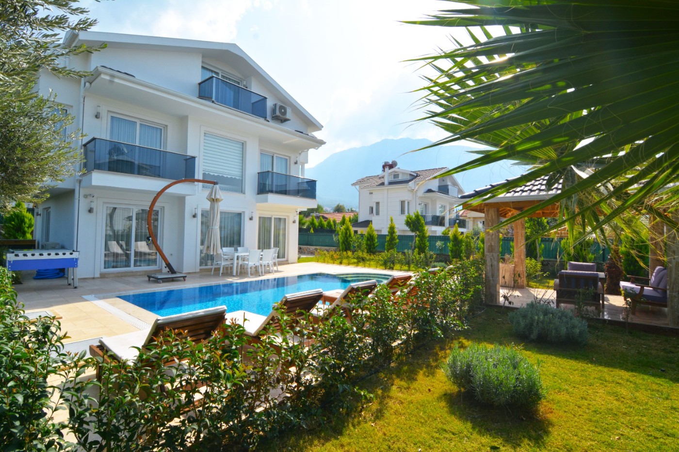 Fethiye Ölüdeniz'de Denize Yakın, Özel Havuzlu, Şık Tasarımlı Villa