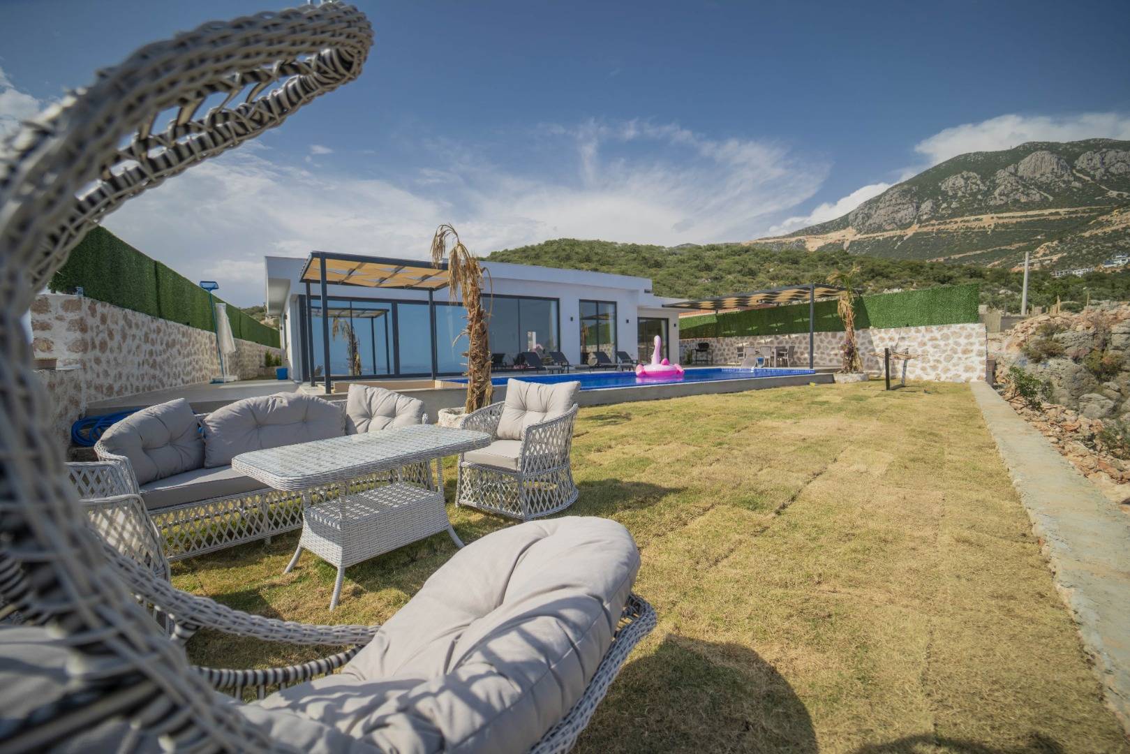Kaş Kalkan'da Deniz Manzaralı, Isıtmalı ve Kapalı Havuzlu, Saunalı Konforlu Villa