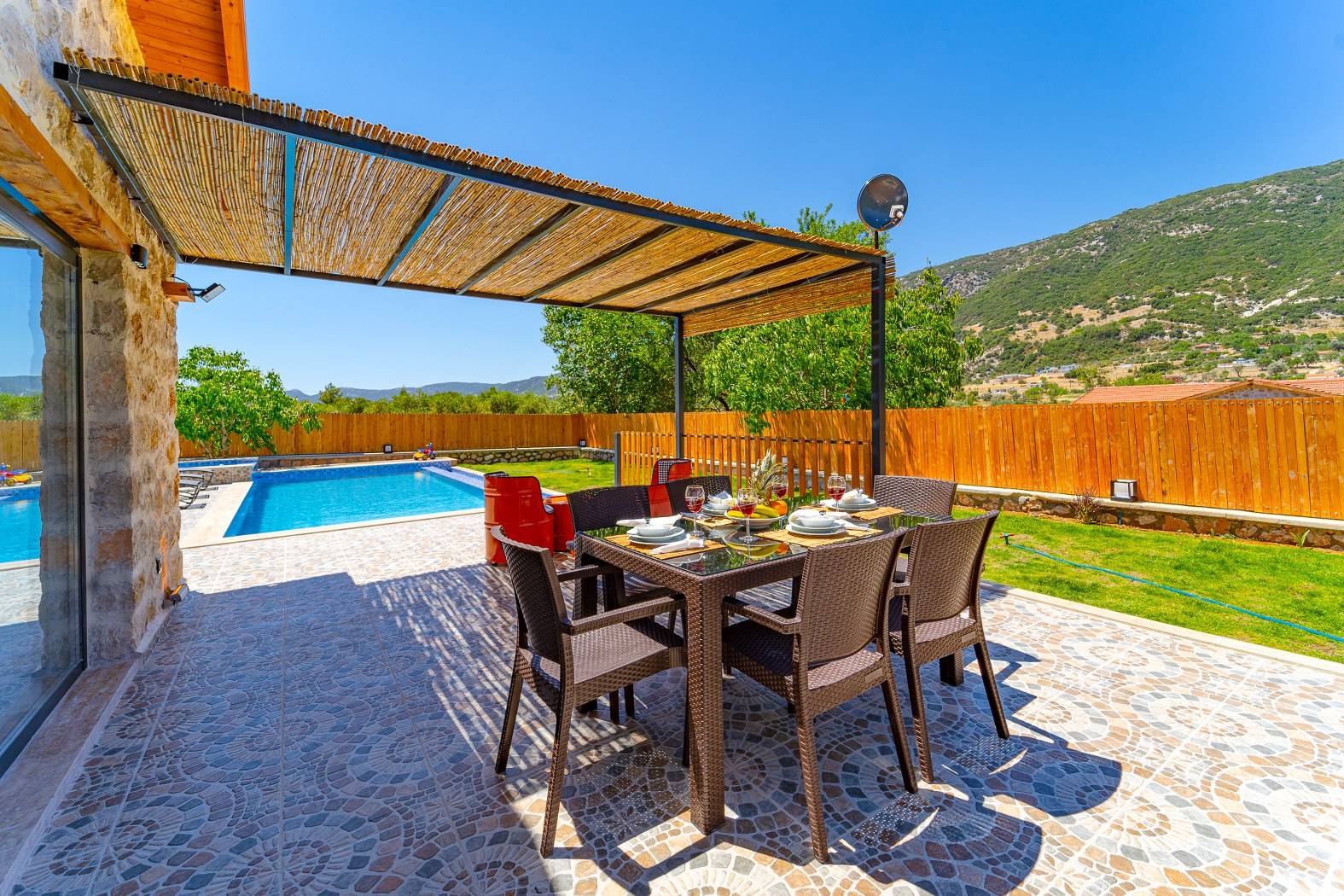 Kalkan Sarıbelen'de Doğa İçerisinde, 4 Kişi Kapasiteli, Özel Havuzlu Kiralık Villa