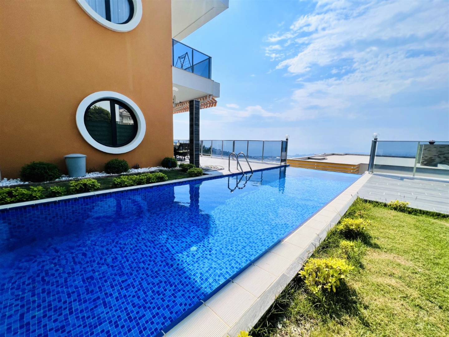 Alanya'da Modern Tasarıma Sahip, Özel Havuzlu, Geniş Villa