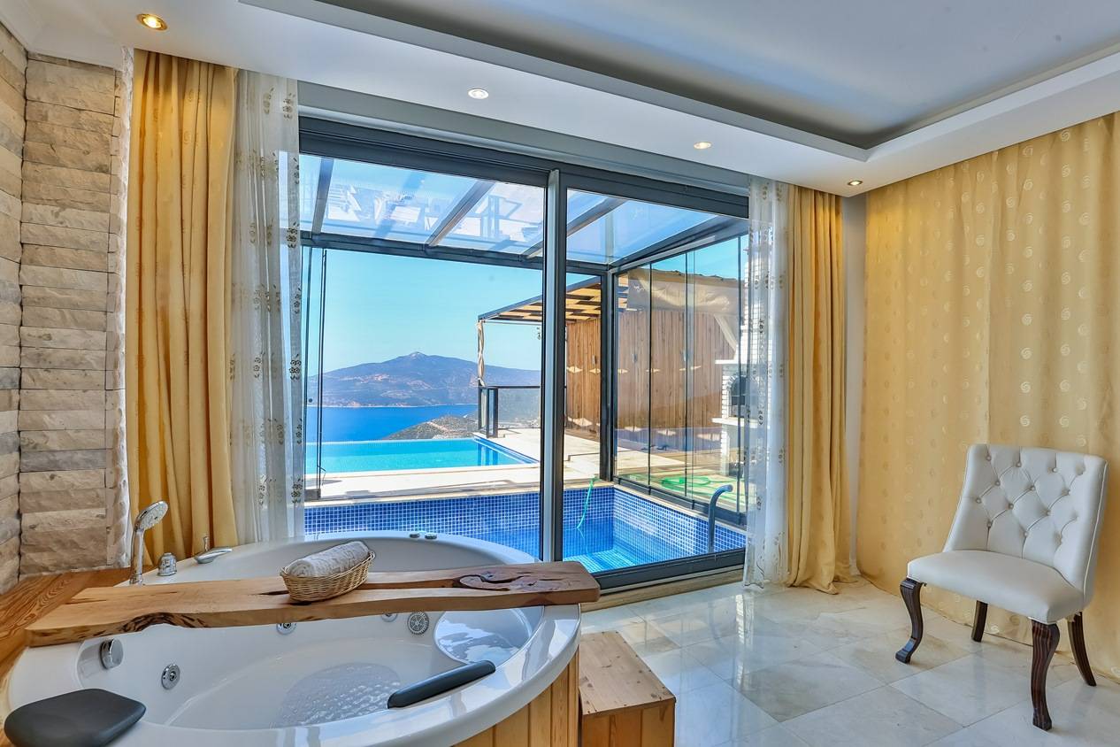 Kaş Kalkan'da Eşsiz Deniz Manzaralı, Sonsuzluk Havuzlu, 4+1 Kiralık Villa