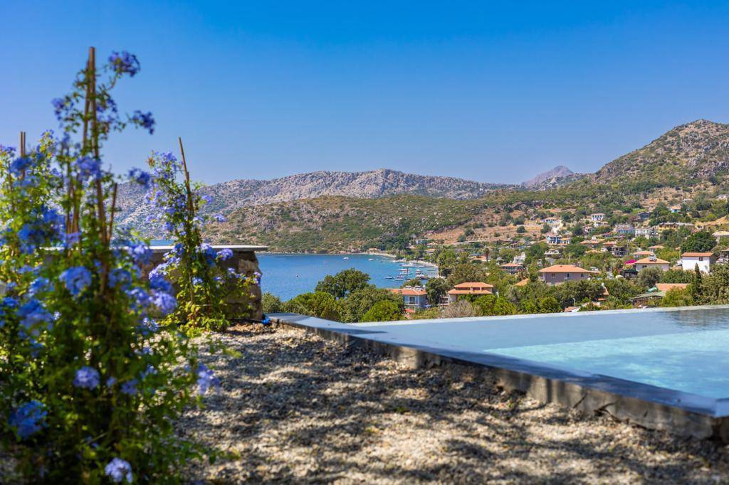 Muğla Marmaris'te Harika Doğa İçerisinde, Deniz Manzaralı, Sonsuzluk Havuzlu, Villa