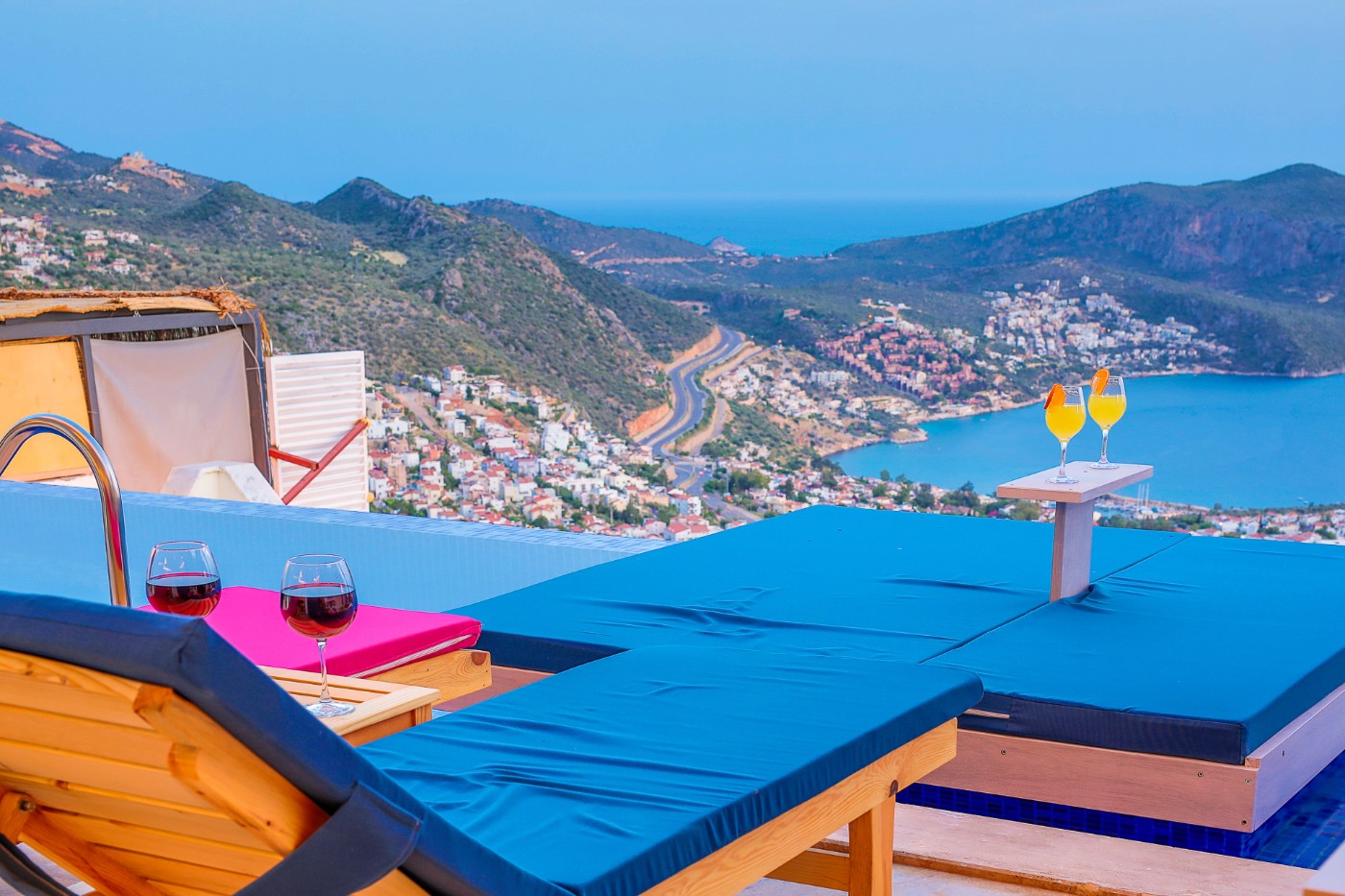 Kalkan'da Harika Deniz Manzaralı, Sonsuzluk Havuzlu, Kiralık Villa