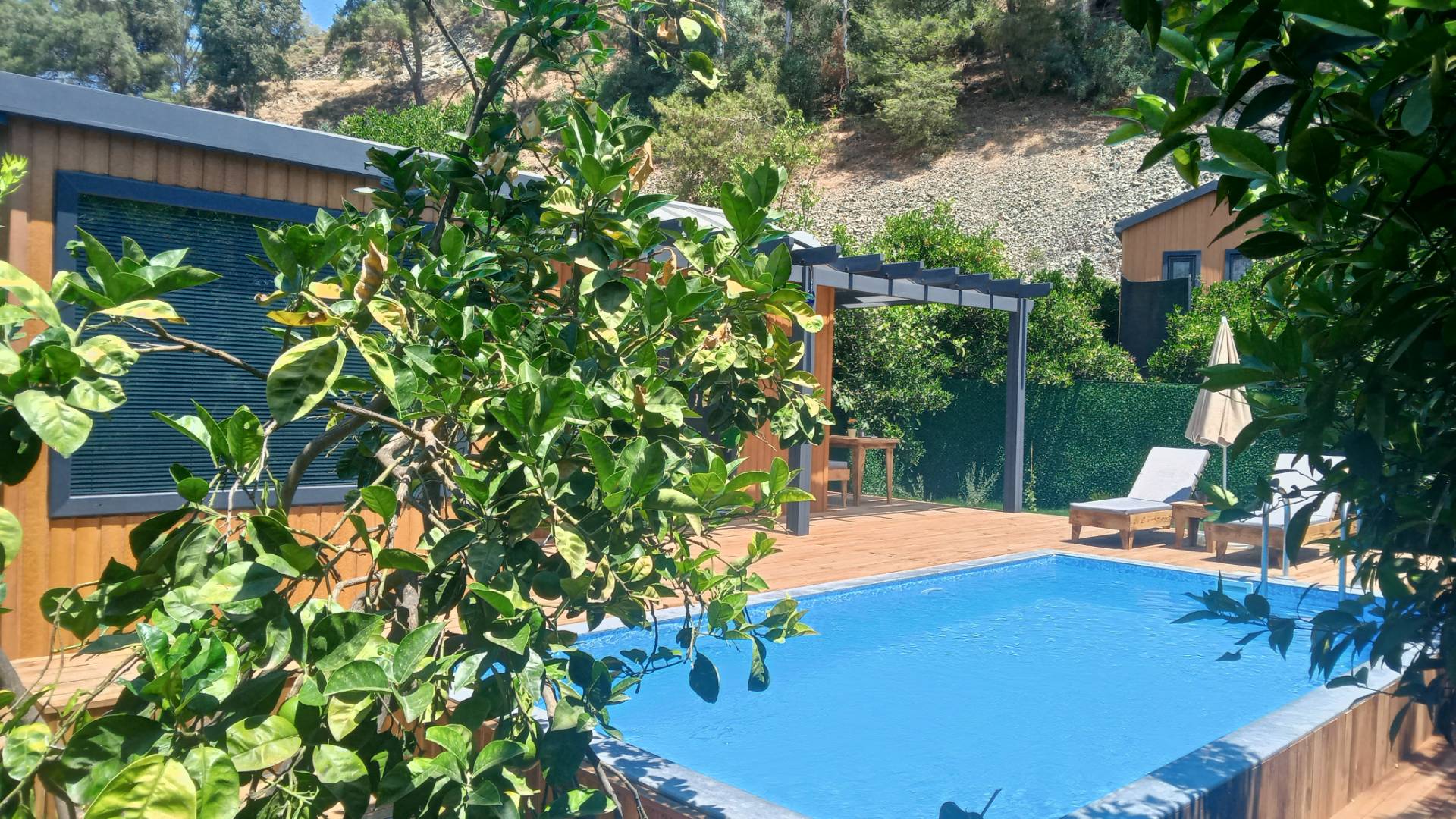 Fethiye Yanıklar'da Özel Havuzlu, 1+1, Korunaklı Kiralık Ahşap Villa