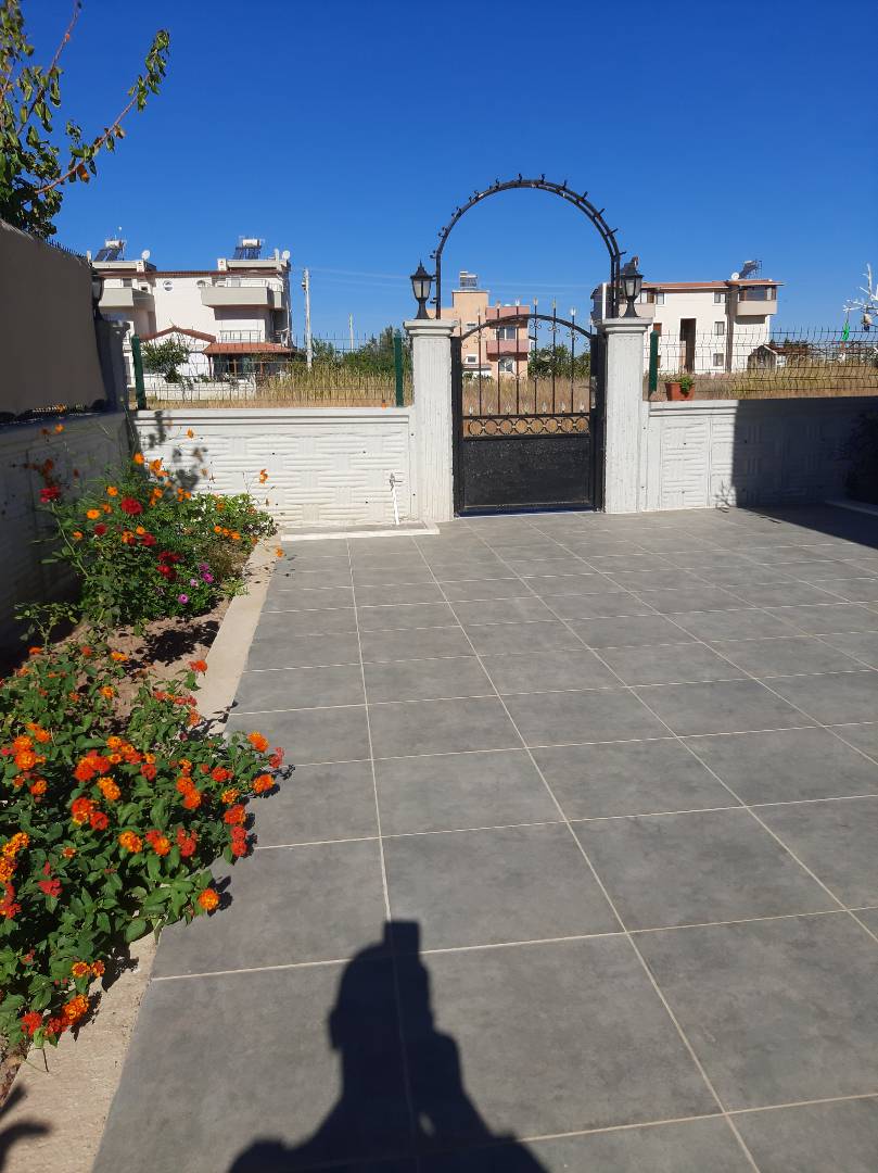 İzmir Dikili'de Elverişli Konumda, Denize Yürüme Mesafesinde, 4+1 Kiralık Villa