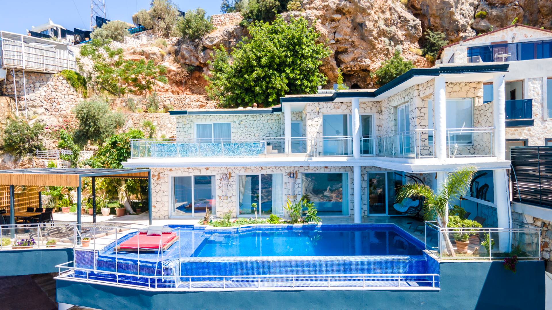Kalkan Akbel'de Enfes Deniz Manzaralı, Özel Havuzlu, Lüks, Kiralık Villa