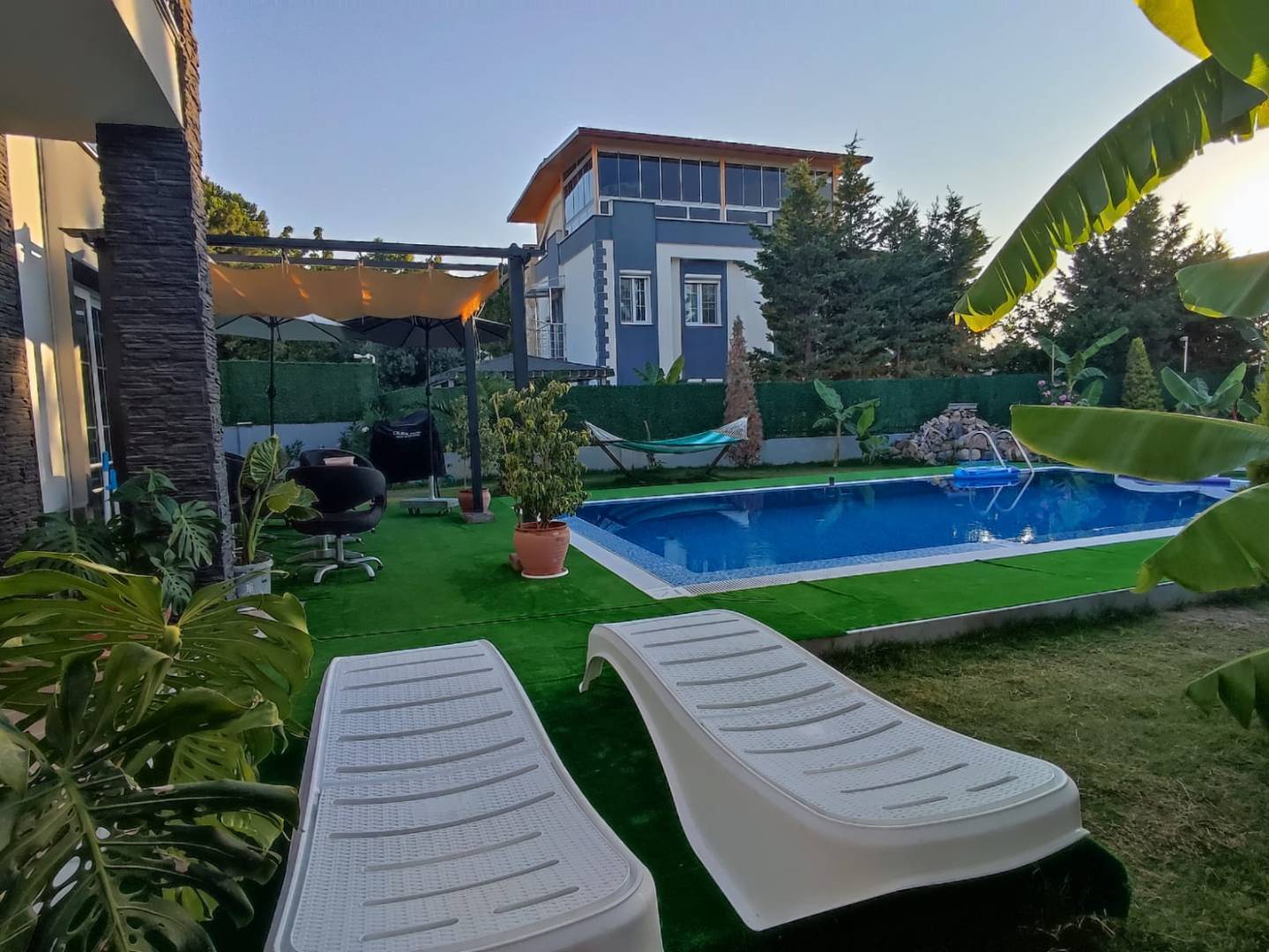 Kuşadası Güzelçamlı'da Geniş Bahçeli, Özel Havuzlu, Müstakil Villa