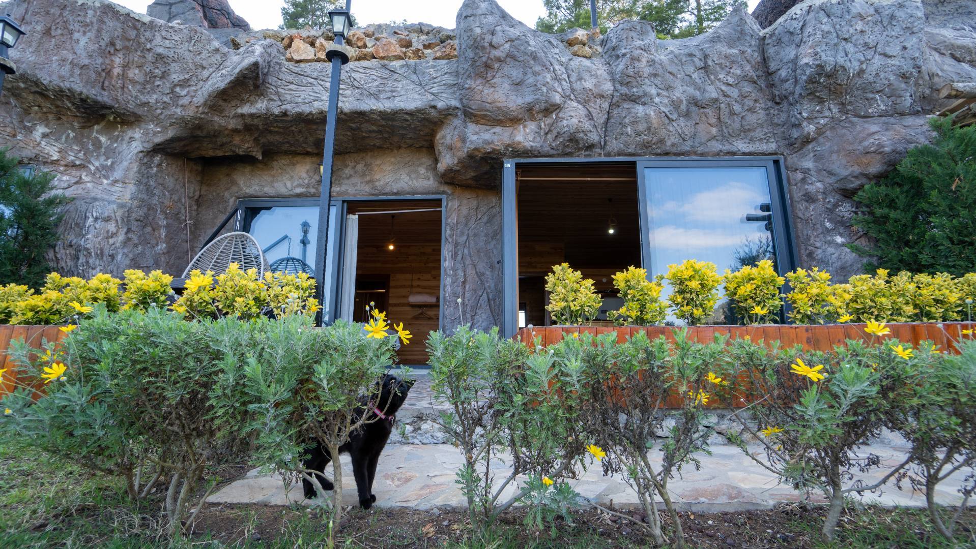 Antalya Kumluca'da Doğa İçerisinde, Ortak Havuzlu, Kiralık Şık Villa