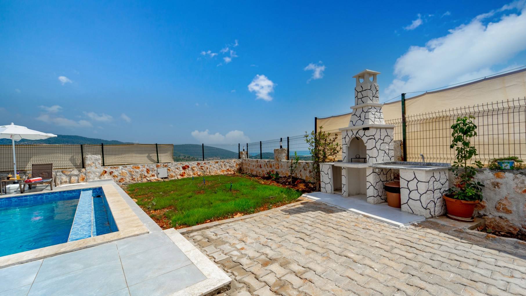 Kalkan Patara'da Özel Tasarımlı, Havuzlu, Jakuzili, 2+1 Kiralık Villa