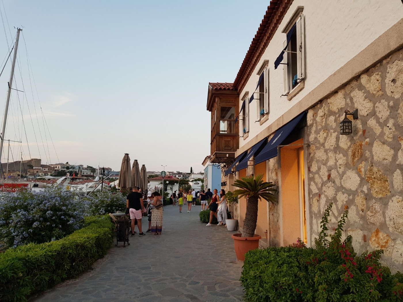 İzmir Çeşme'de Plaja Yakın, Özel Havuzlu, Konforlu Kiralık Villa