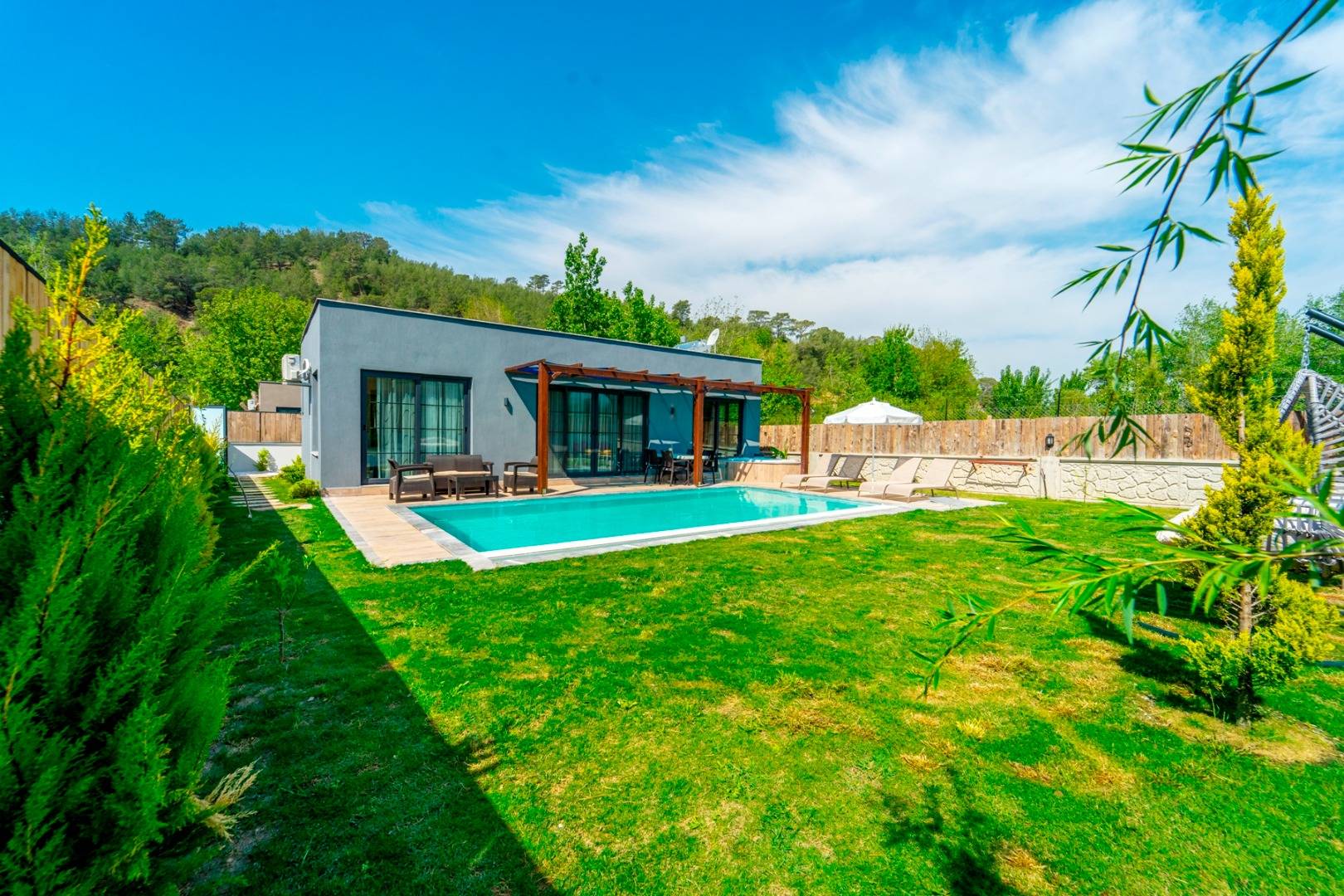 Muğla Fethiye'de Modern Tasarıma Sahip, Özel Havuzlu, 2+1 Yazlık Villa