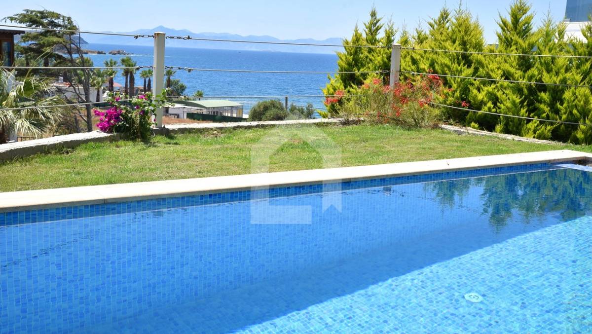 Bodrum Gümüşlük'te Deniz Manzaralı, Özel Havuzlu, Modern Kiralık Villa
