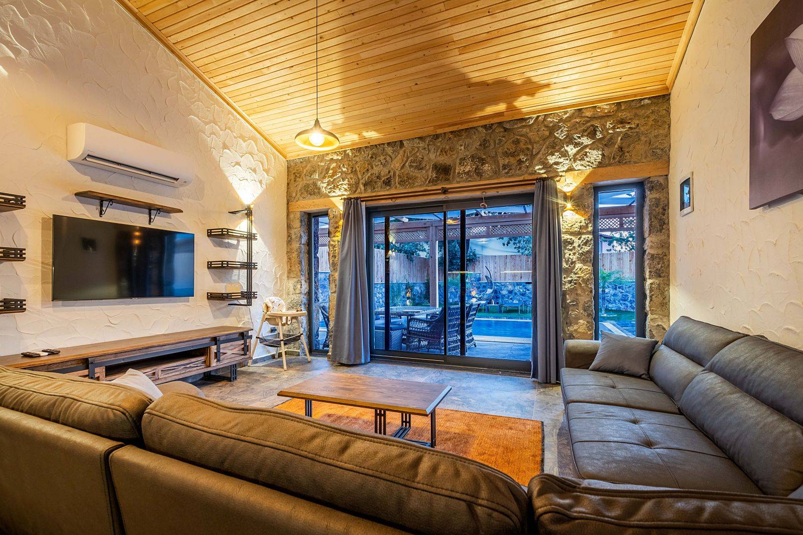 Fethiye Kayaköy'de Modern Tasarımlı, Özel Havuzlu, Kiralık Lüks Villa