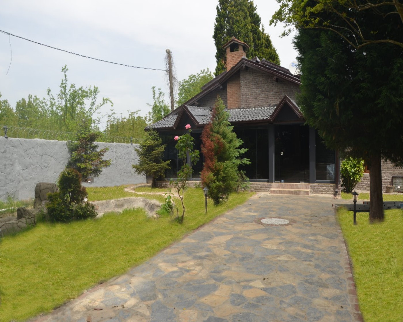 Sapanca'da Bahçeli, Korunaklı Özel Havuzlu, Jakuzili, 5+2 Kiralık Villa