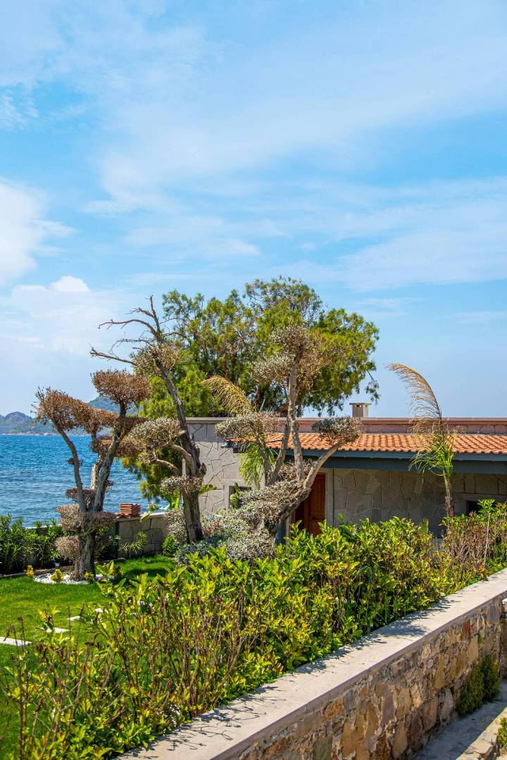 Bodrum Turgutreis'te Denize Sıfır, Özel İskelesi Bulunan, 2+1 Kiralık Taş Villa 