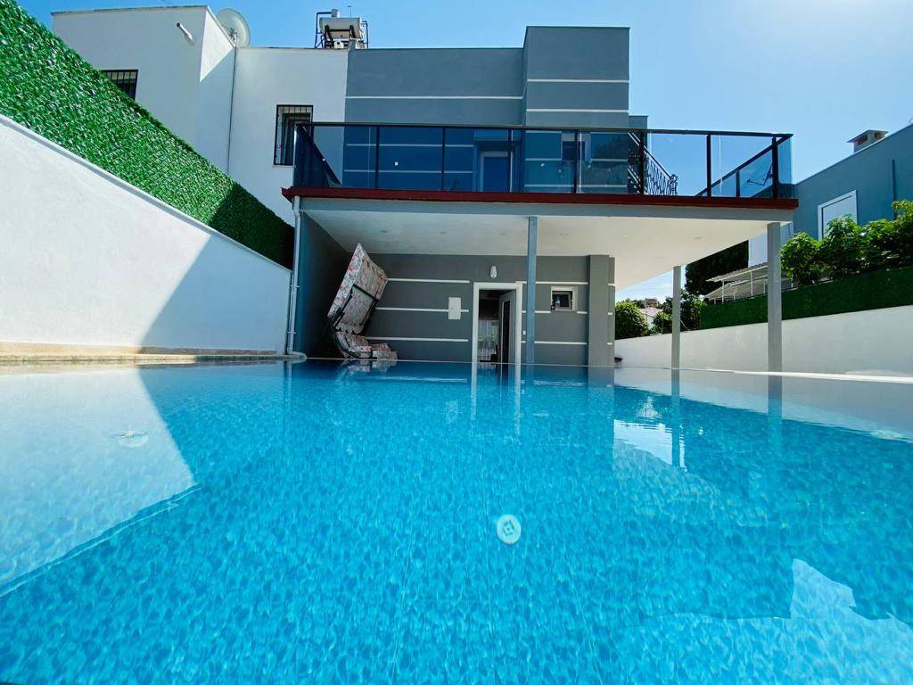 Kuşadası Yavansu'da Denize Yakın Mesafede, Özel Havuzlu, Modern Tasarımlı Villa