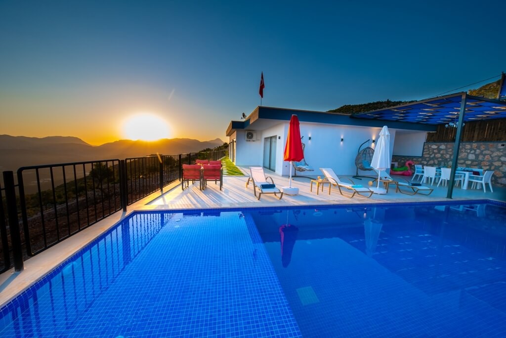 Kalkan Aklar'da Eşsiz Manzaralı, Özel Havuzlu, Hamam ve Saunalı Villa