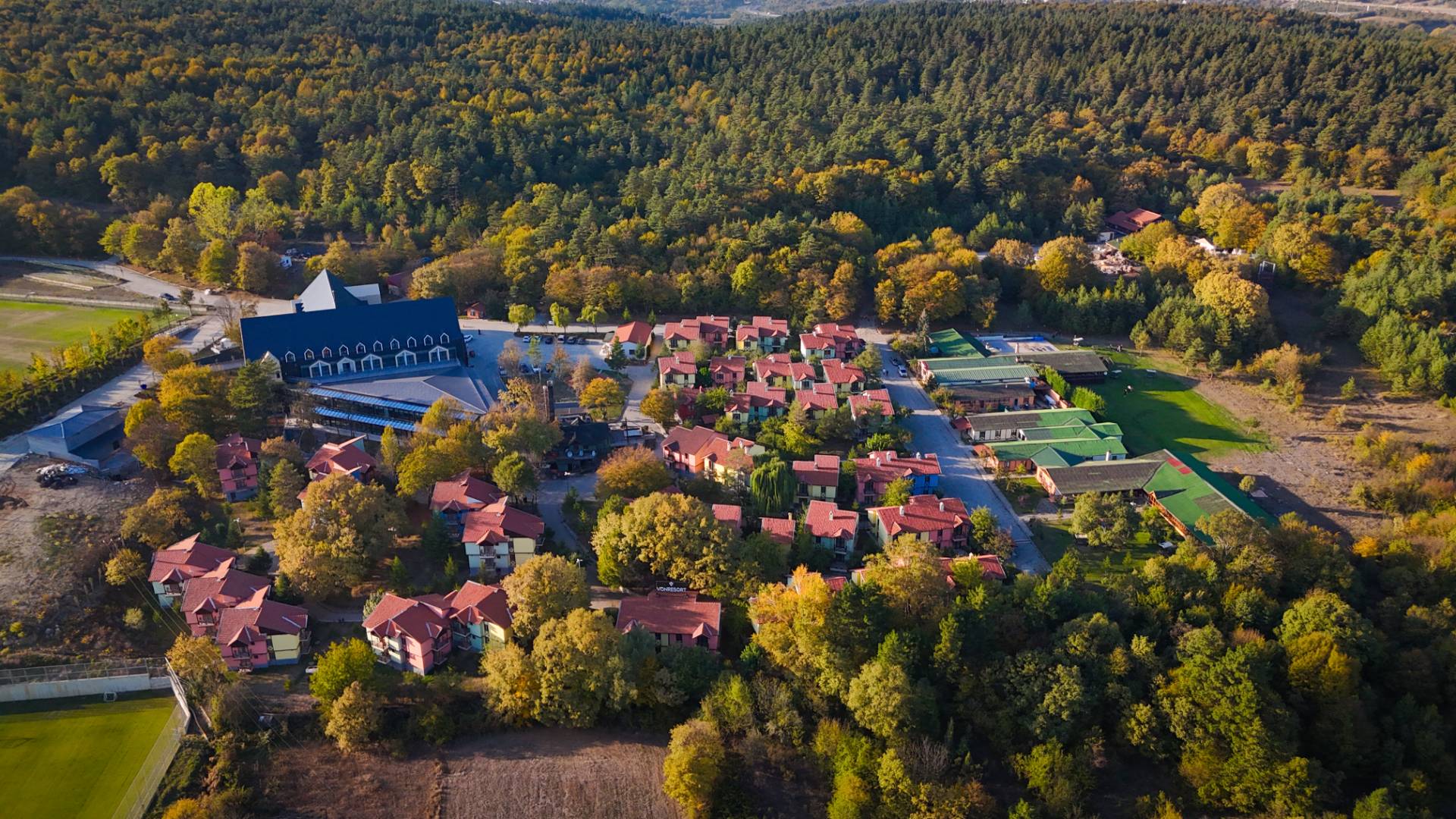 Abant'ta Çekirdek Ailelere Uygun, Ortak Havuzlu, Kahvaltı Dahil Villa