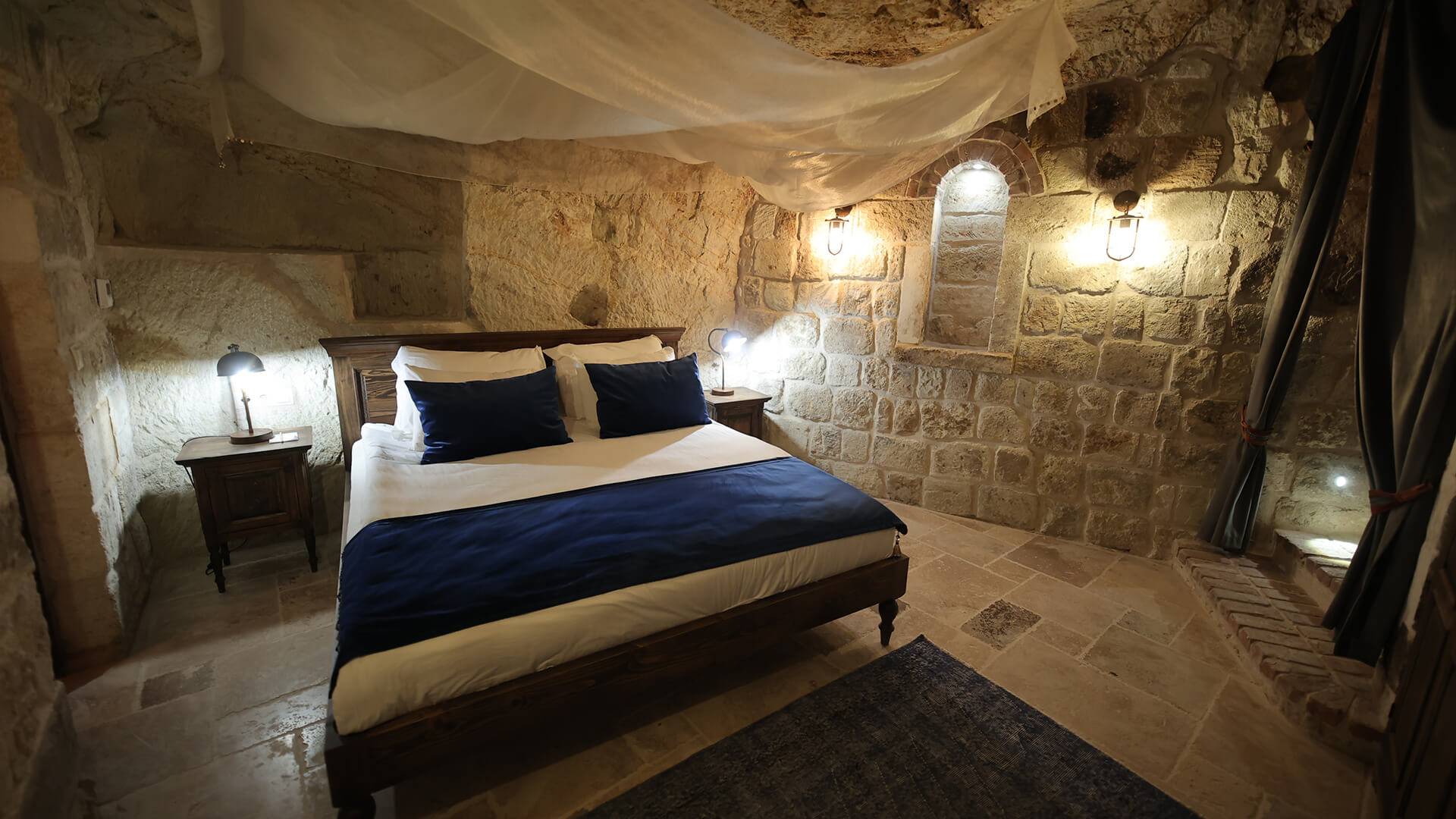 Kapadokya'da Taş Tasarımlı, Lüks Balayı Odası