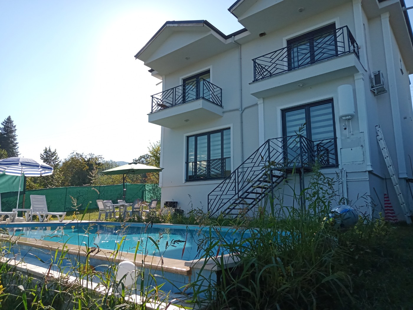Sakarya Sapanca'da Isıtmalı Havuzlu, Geniş Bahçeli, Konforlu Kiralık Villa