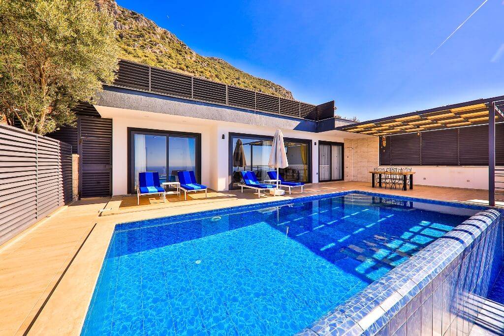 Kalkan'da Muhteşem Deniz Manzaralı, Korunaklı Özel Havuzlu, Modern Villa
