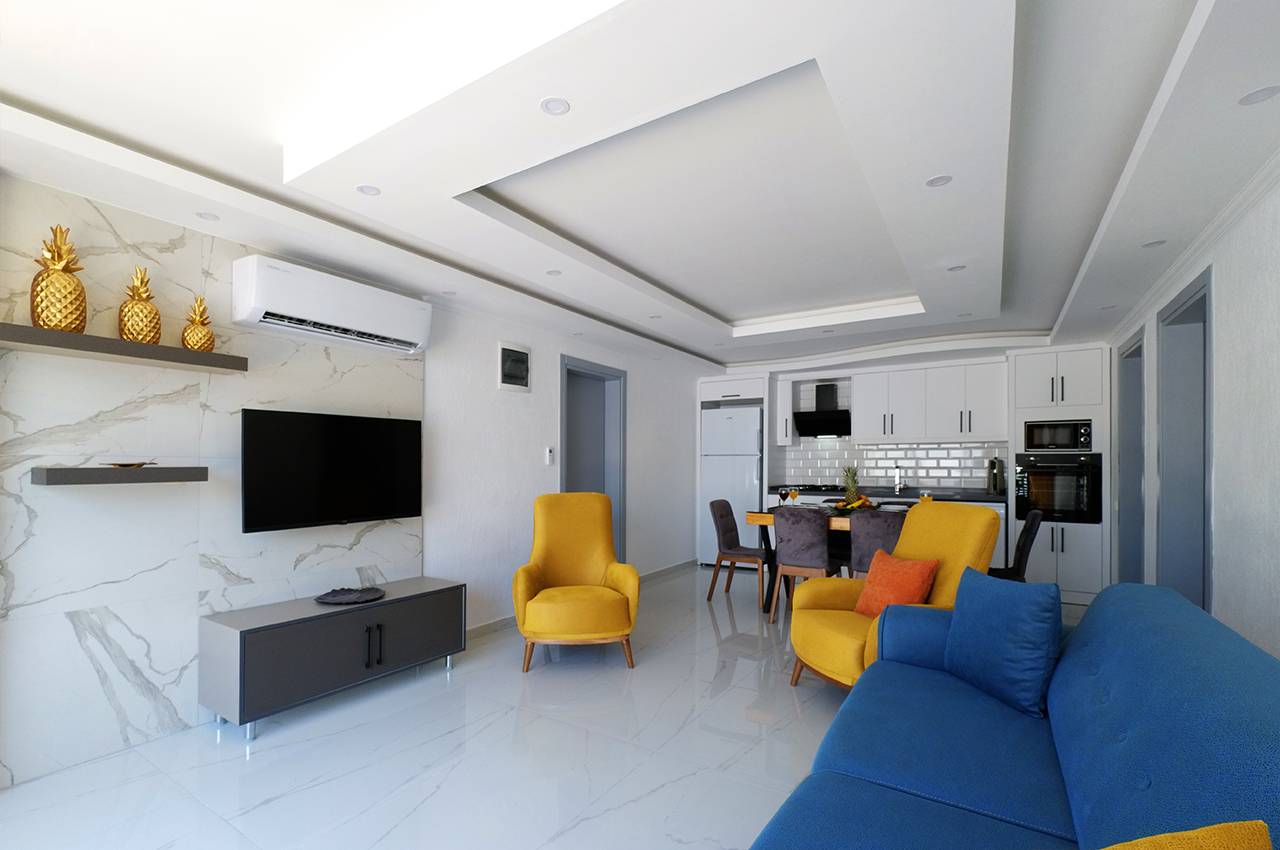 Kaş Yeşilköy'de Modern Tasarımlı, Açık ve Kapalı Havuzlu, Şık Villa