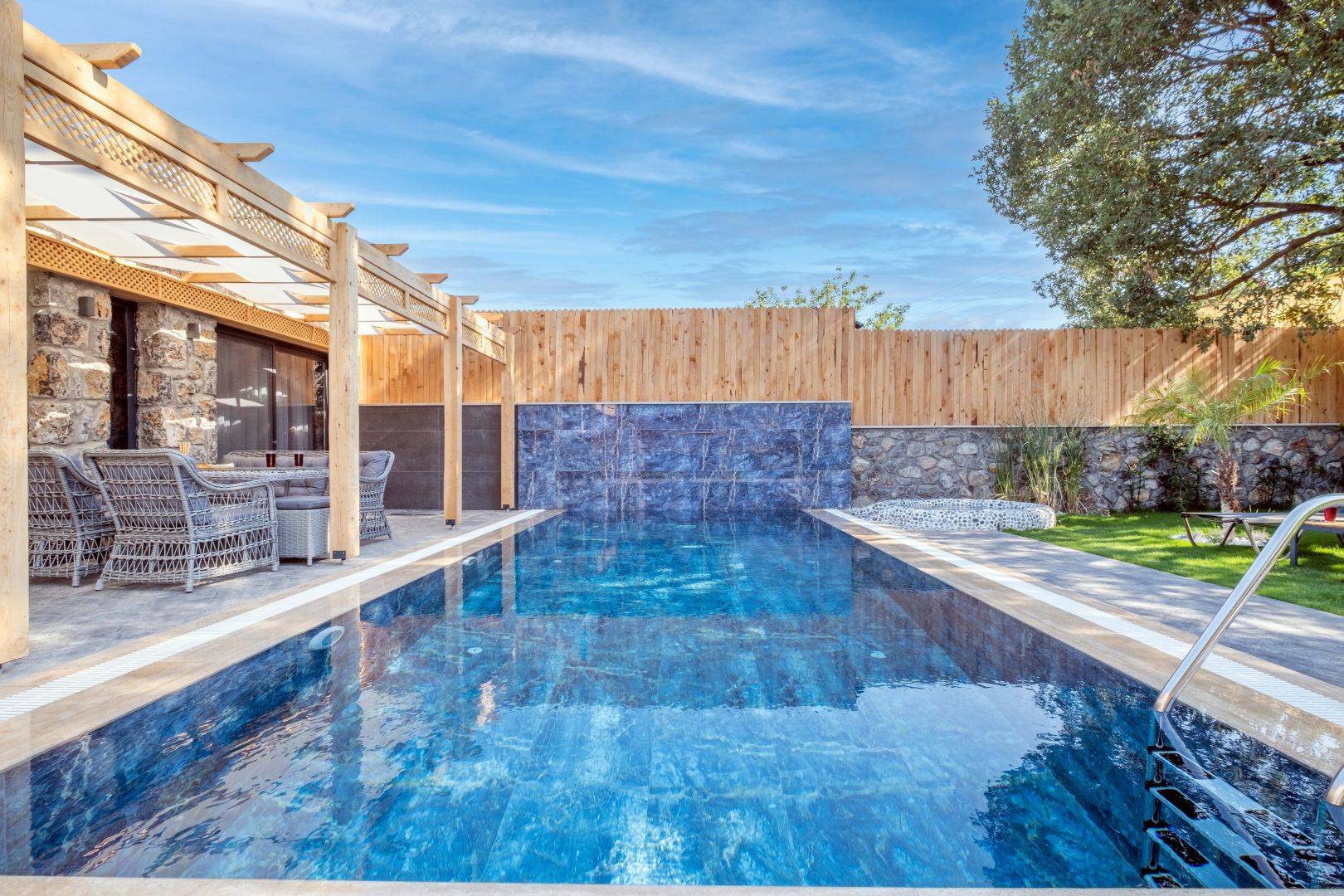Fethiye Kayaköy'de Modern Tasarımlı, Özel Havuzlu, Kiralık Lüks Villa