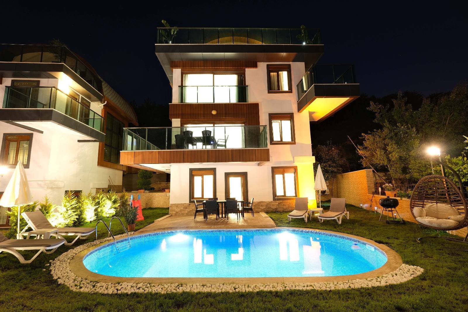 Antalya Alanya'da Muhteşem Deniz Manzaralı, Özel Havuzlu, 12 Kişilik Villa