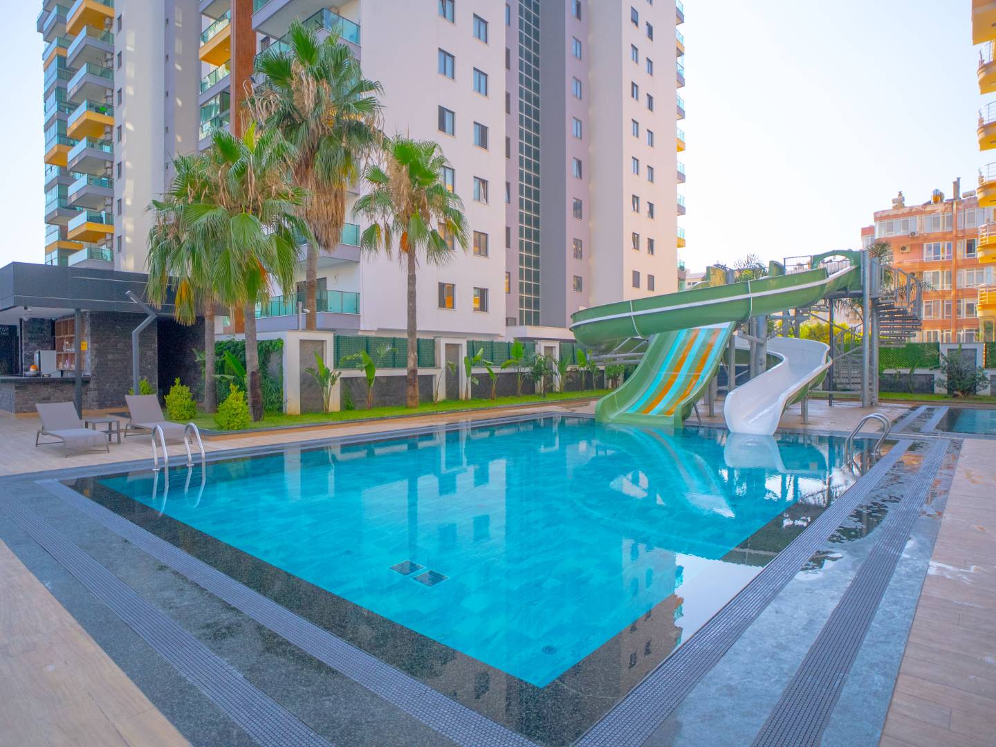 Alanya Mahmutlar'da Denize Yakın, Aquaparklı, Konforlu Daire