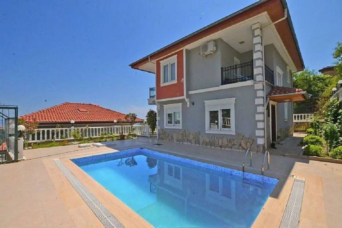 Alanya Tepe'de Deniz ve Orman Manzaralı, Özel Havuzlu, Lüks Villa