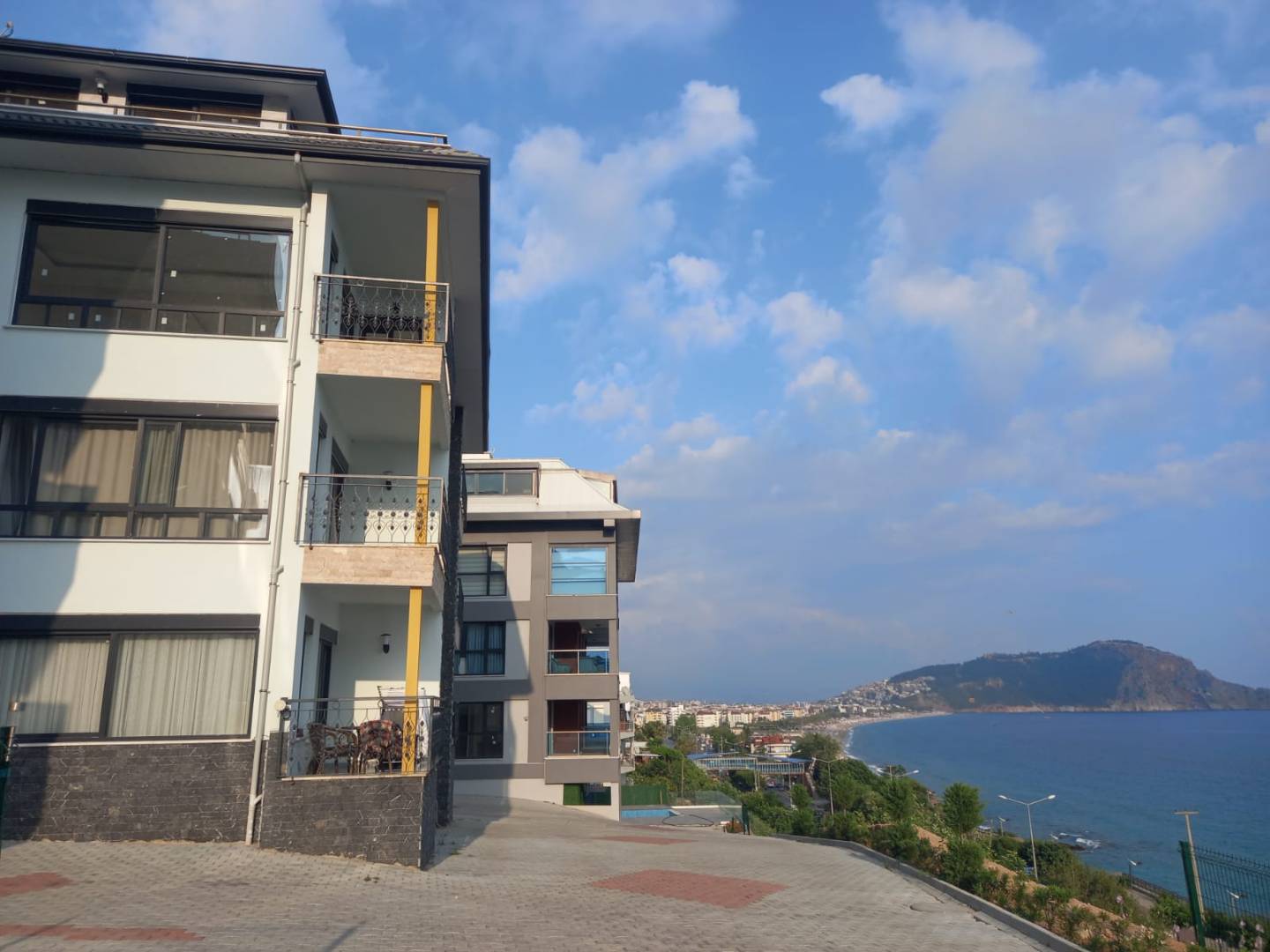 Alanya'da Denize Sıfır, Merkezi Konumda, Modern Tasarımlı, 2+1, Kiralık Daire