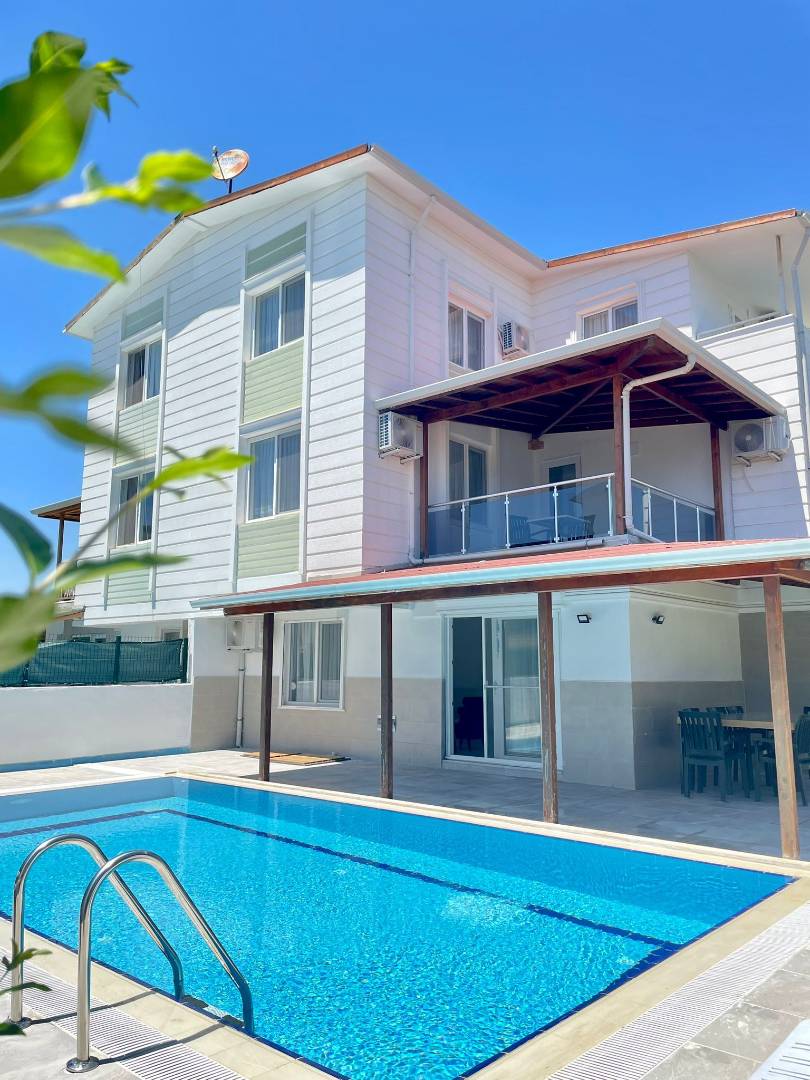 Antalya Belek'te Merkeze Yakın Konumda, Özel Havuzlu, 5+1, Modern Villa
