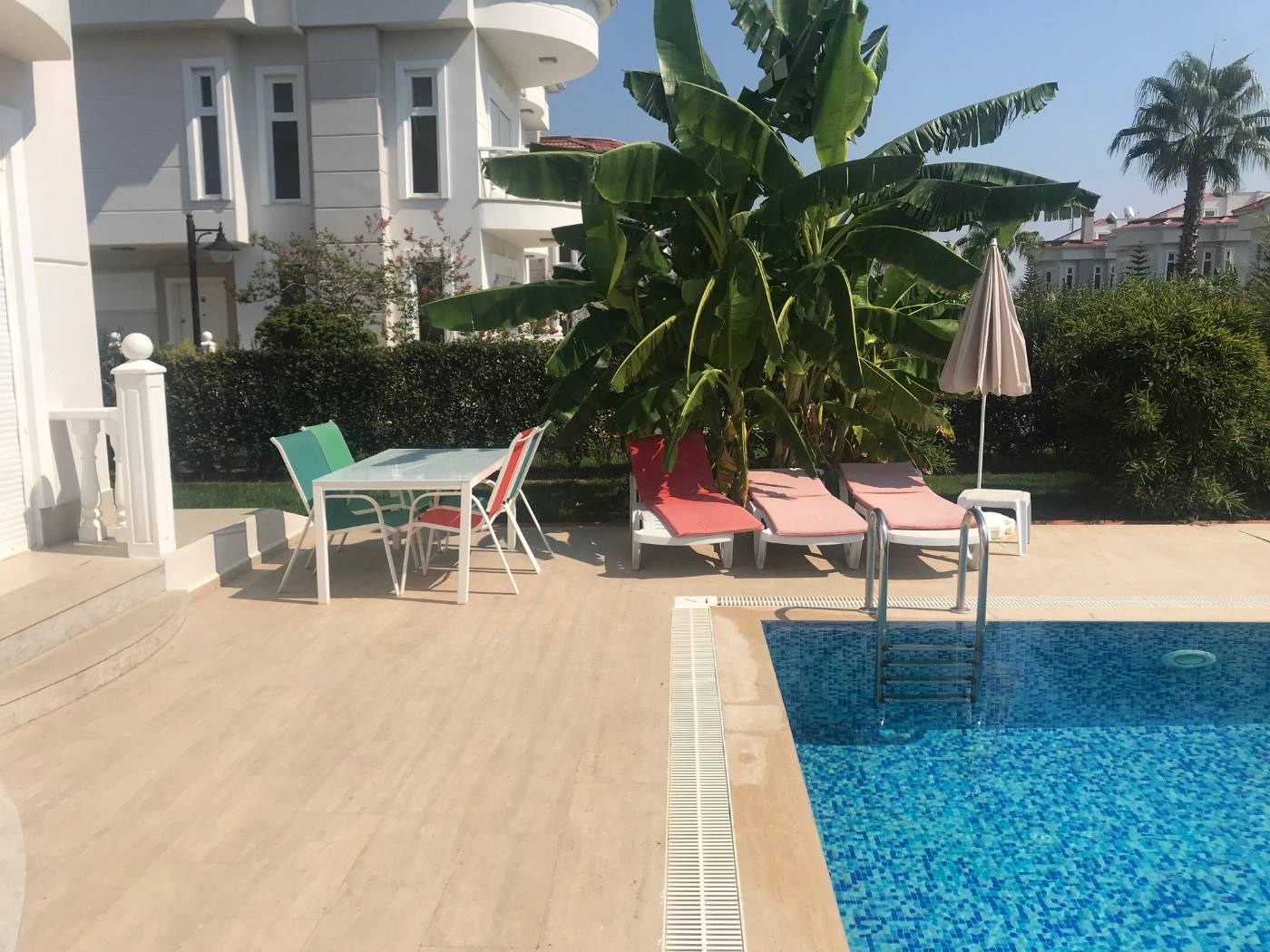 Antalya Serik'te Site İçerisinde, Özel Havuzlu, Geniş Bahçeli Villa-21665