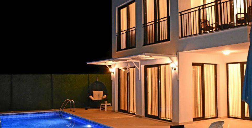 Antalya Demre'de Nezih Konumda, Özel Havuzlu, Şık Kiralık Villa