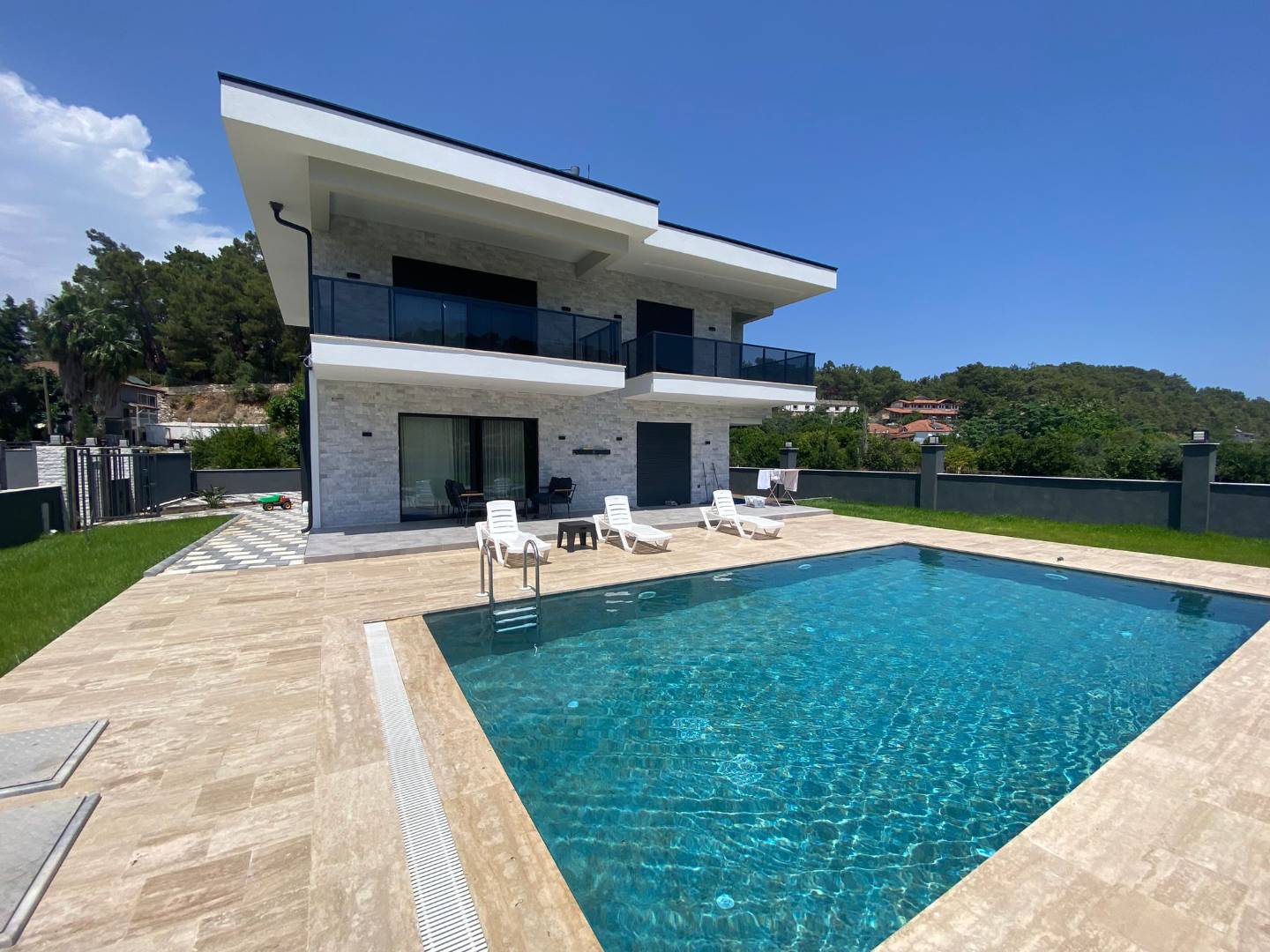 Antalya Kemer'de Doğa İle İç İçe, Özel Havuzlu, Modern Tasarımlı Villa