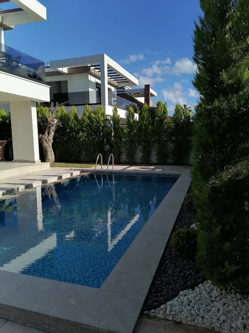 Antalya Kemer'de Yeşillikler İçerisinde, Özel Havuzlu, Modern Villa